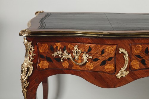18th century - Large desk stamped L.FORTIN