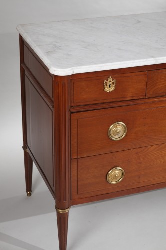 XVIIIe siècle - Commode d'époque Louis XVI en acajou