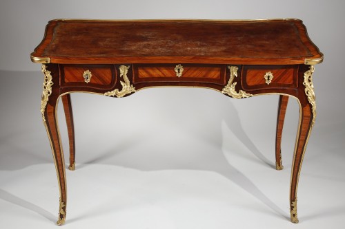 Petit bureau plat d'époque Louis XV attribué à Garnier - Galerie Gilles Linossier