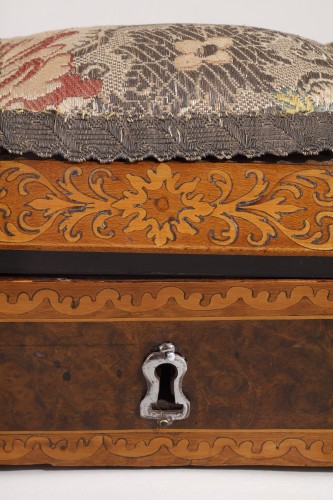 XVIIIe siècle - Petite boîte de couture attribuée à Hache