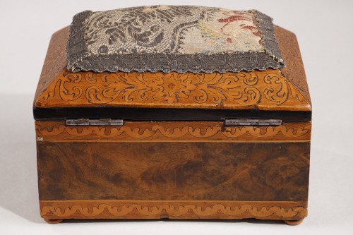 Antiquités - Small Sewing Box Attributed To Hache