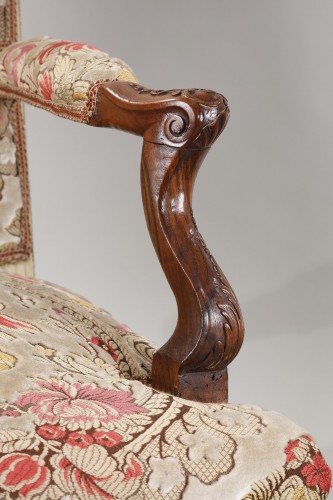 XVIIIe siècle - Paire de fauteuils à entretoise d'époque Régence