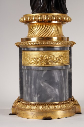 Paire de candélabres d'époque Louis XVI attribuée au Bronzier François REMOND - Luminaires Style Louis XVI