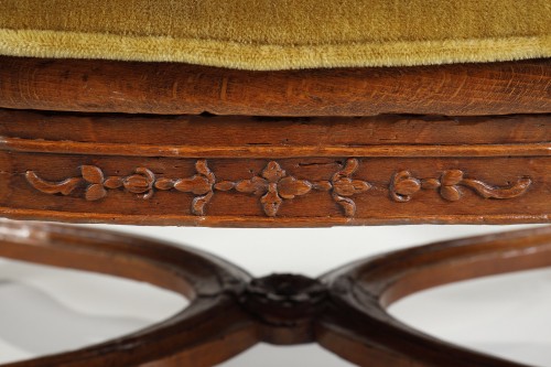 Large armchair “à la Reine” that belonged to Sarah Bernhardt - 