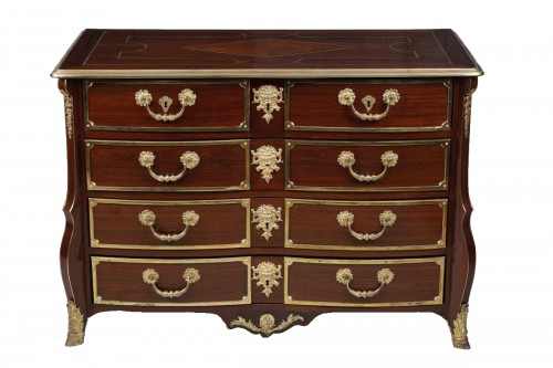 French Régence Period Mazarine Commode In Amaranth