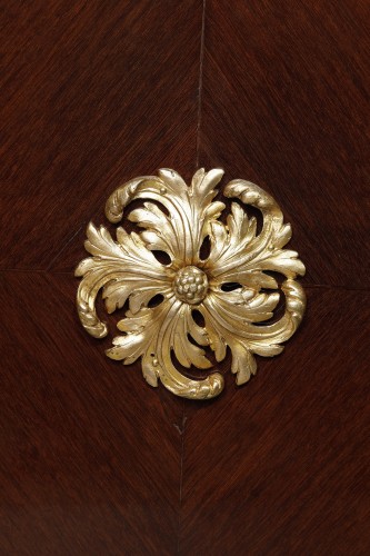 Antiquités - Commode Mazarine d’époque Régence en amarante encadrée de bronze
