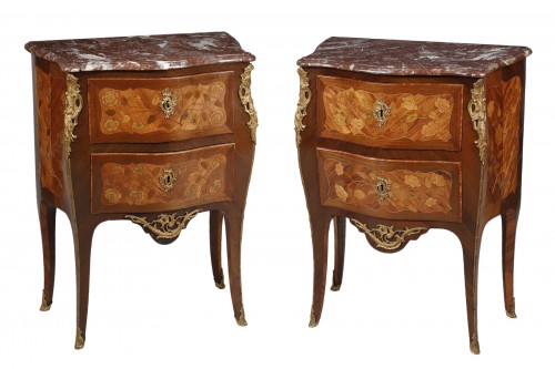 Paire de commodes sauteuses d'époque Louis XV estampillées Popsel