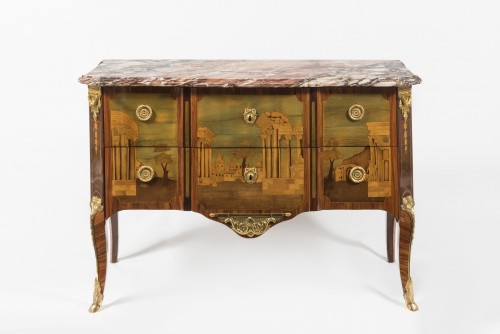 Antiquités - Transition Commode attributed To Gilbert