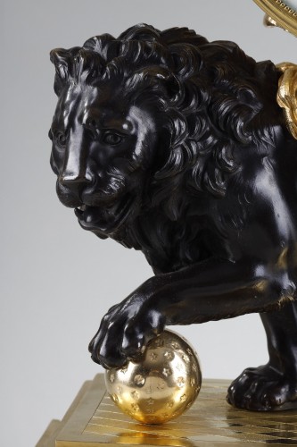 Large lion clock attributed to Jean-Joseph de Saint-Germain - 