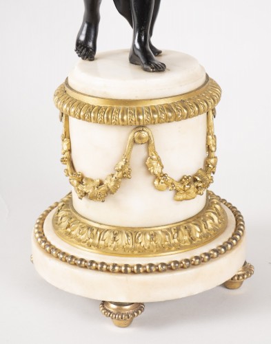 Louis XVI - Paire de candélabres en marbre de carrare et bronze patiné et doré