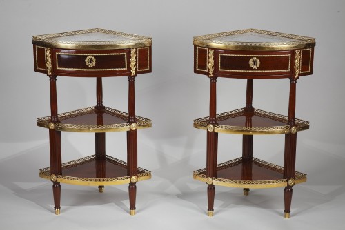 Paire d'encoignures estampillée M.MAGNIEN - Mobilier Style Louis XVI