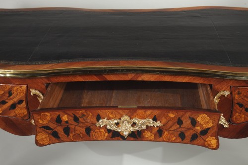 Large desk stamped L.FORTIN - Louis XV