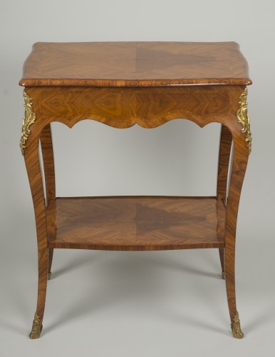 Petite table de salon d'époque Louis XV attribuée à Delaitre - Mobilier Style Louis XV