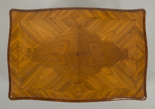 XVIIIe siècle - Petite table de salon d'époque Louis XV attribuée à Delaitre