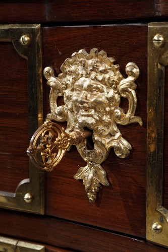 Antiquités - French Régence period Mazarine chest of drawers in amaranth framed in bronz