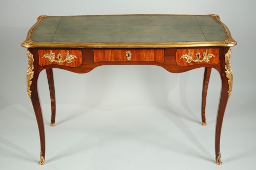 Petit bureau plat d'époque Louis XV estampillé Delorme - Louis XV