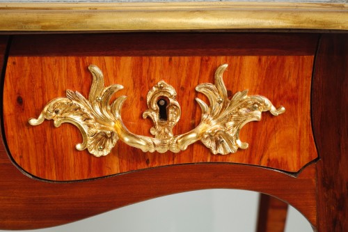 Antiquités - Small flat desk Louis XV style Stamped Delorme