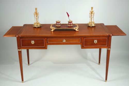 Grand bureau Louis XVI en acajou - Galerie Gilles Linossier