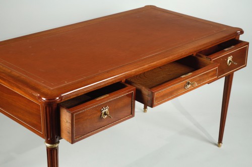 Louis XVI - Large Louis XVI Mahogany Desk