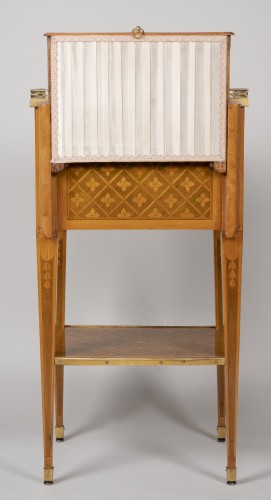 Petite table à trois tiroirs estampillée G.DESTER - Galerie Gilles Linossier