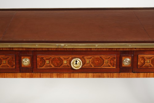 Mobilier Bureau et Secrétaire - Bureau plat d'époque Louis XVI attribué à MONTIGNY