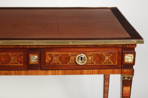 Bureau plat d'époque Louis XVI attribué à MONTIGNY - Galerie Gilles Linossier