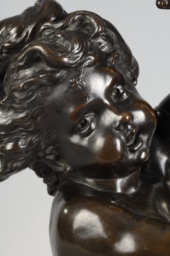 XVIIIe siècle - Paire de putti en bronze attribuée à Charles François Ladatte