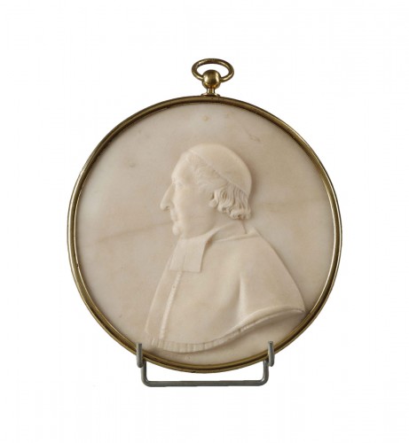 Early 19th century medallion in Carrara marble