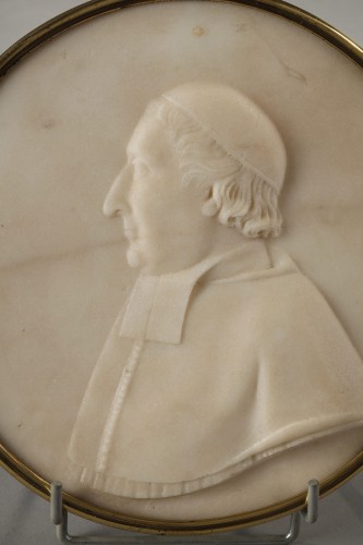 Médaillon début XIXe en marbre de Carrare - Objets de Vitrine Style Restauration - Charles X