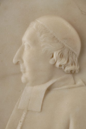 Médaillon début XIXe en marbre de Carrare - Galerie Gilles Linossier