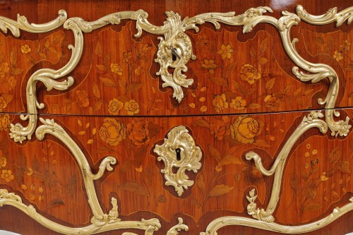 Louis XV chest of drawers stamped by Christophe Wolff - 