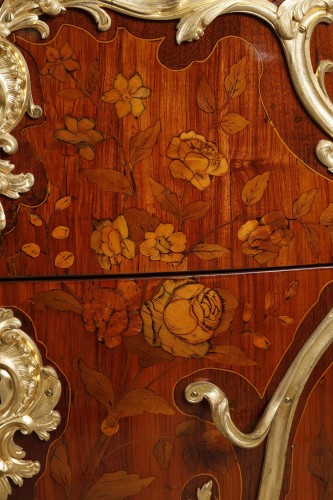 Louis XV - Louis XV chest of drawers stamped by Christophe Wolff