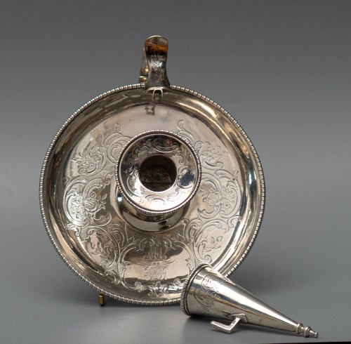Argenterie et Arts de la table  - Bougeoir de chambre George III en argent sterling avec éteignoir d'origine