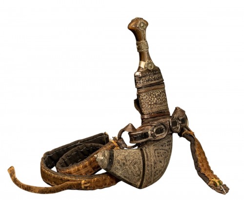 Pair of yemeni janbiya daggers with scabbards