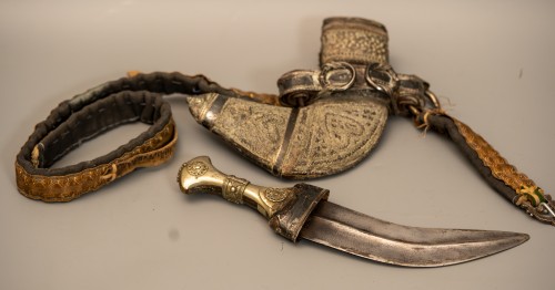 Pair of yemeni janbiya daggers with scabbards - Collectibles Style 