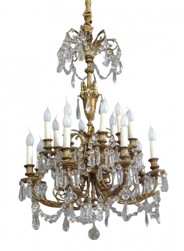 Lustre à seize lumières en bronze doré et cristal taillé