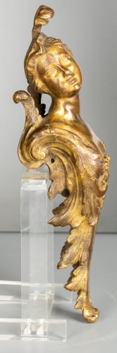 Objet de décoration  - Paire d'espagnolettes à aigrettes en bronze doré d'époque Régence, Paris vers 1725