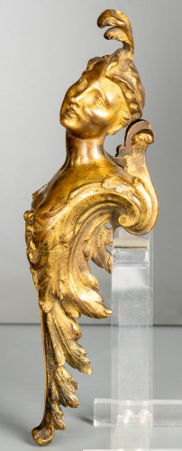 XVIIIe siècle - Paire d'espagnolettes à aigrettes en bronze doré d'époque Régence, Paris vers 1725