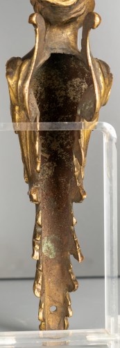  - Paire d'espagnolettes à aigrettes en bronze doré d'époque Régence, Paris vers 1725