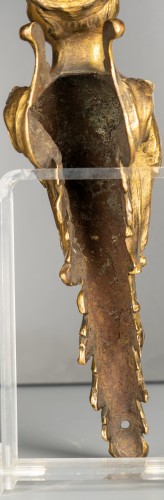 Antiquités - Paire d'espagnolettes à aigrettes en bronze doré d'époque Régence, Paris vers 1725