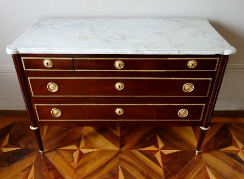 Commode Louis XVI en acajou estampillée d'Etienne Avril - GSLR Antiques