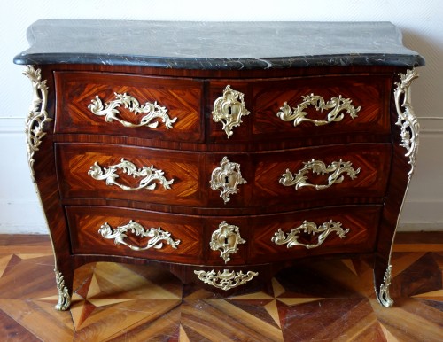 Mobilier Commode - Commode Louis XV en bois de violette - estampille de JB Hedouin