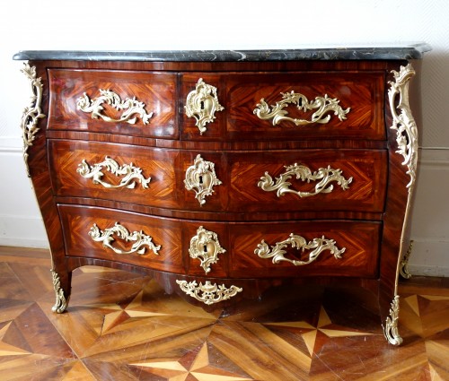 Louis XV chest of drawers in kingwood - stamped by JB Hedouin - Louis XV