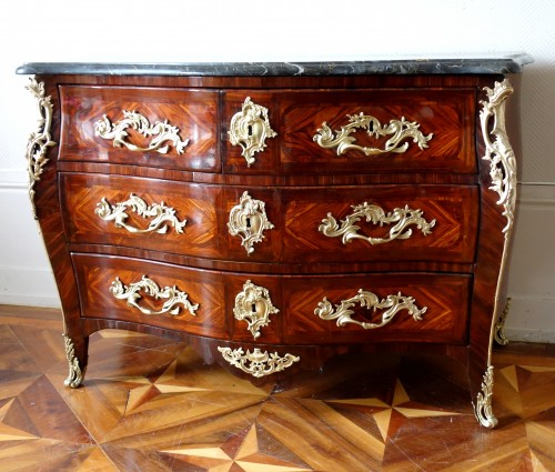 Commode Louis XV en bois de violette - estampille de JB Hedouin - Louis XV