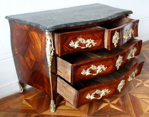 Antiquités - Commode Louis XV en bois de violette - estampille de JB Hedouin