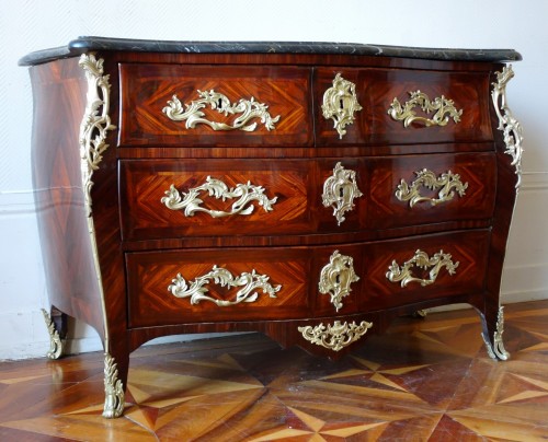 Antiquités - Commode Louis XV en bois de violette - estampille de JB Hedouin