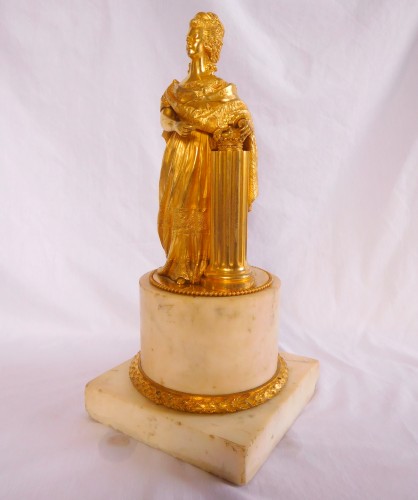 Marie-Antoinette en costume de sacre, en bronze doré sur socle en marbre - Sculpture Style Louis XVI