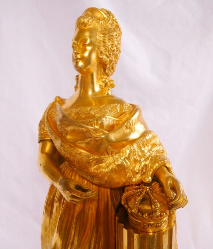 Louis XVI - Marie-Antoinette en costume de sacre, en bronze doré sur socle en marbre
