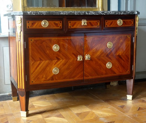 Commode à porte Louis XVI en marqueterie, estampille de PF Guignard - GSLR Antiques