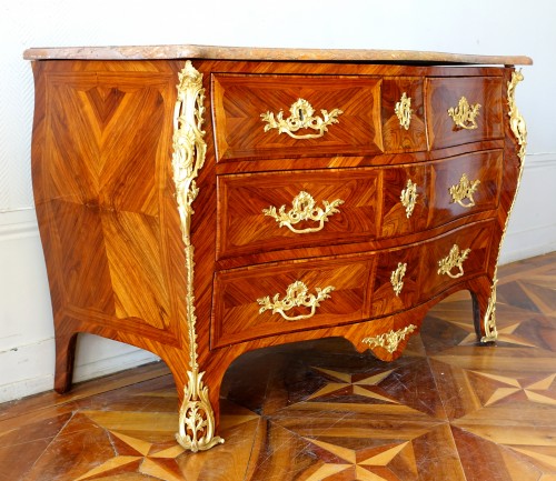 Mobilier Commode - Commode Louis XV en bois de rose estampillé JB Hedouin